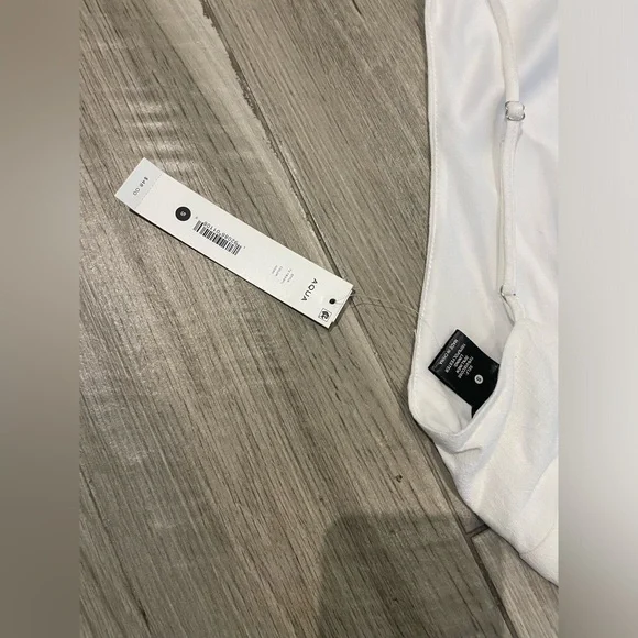 AQUA white crop halter tie top NWT - Picture 2 of 3